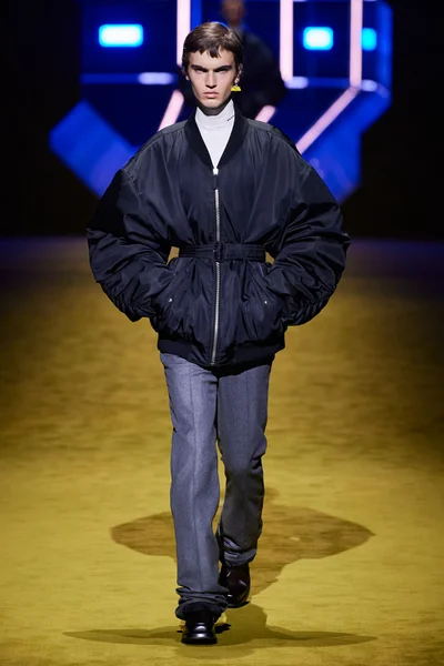 Look 25